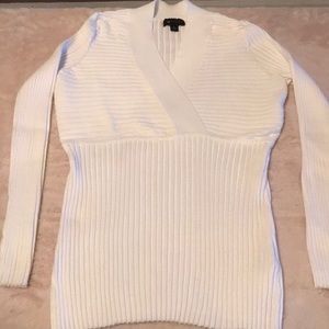 Long sleeved v-neck sweater